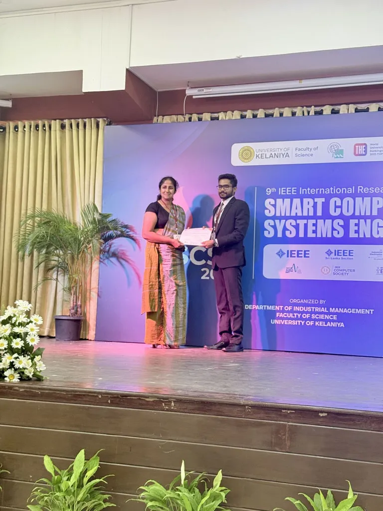 Rukshan J. Senanayaka receiving the author certificate at SCSE 2026, University of Kelaniya